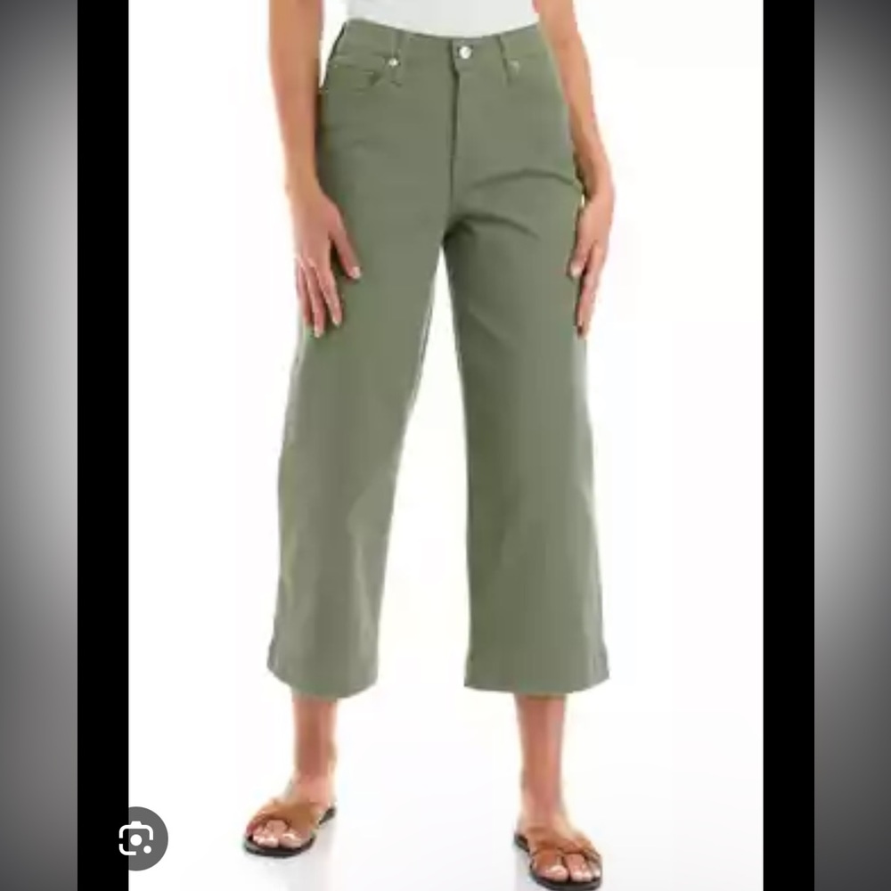 Crown & Ivy green wide leg cropped jeans